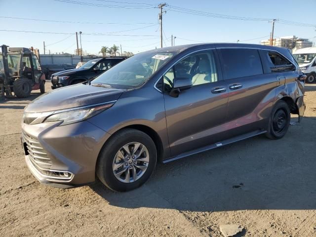 2022 Toyota Sienna XLE