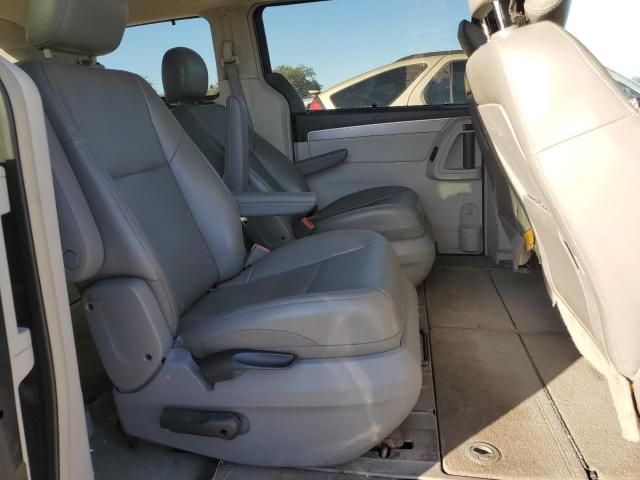 2012 Volkswagen Routan SE