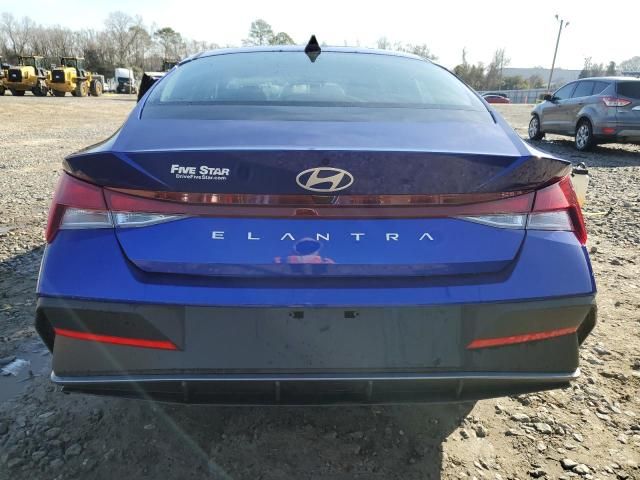 2025 Hyundai Elantra SE