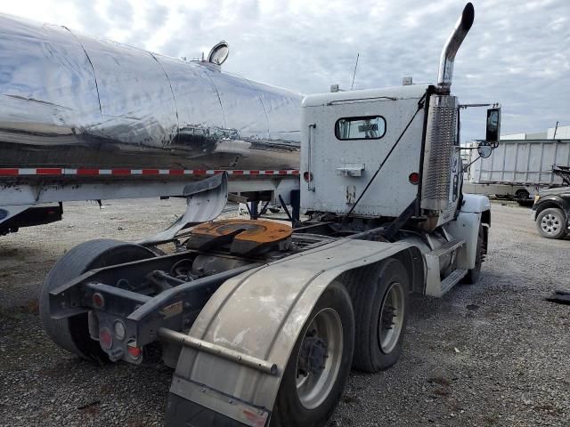 2000 Freightliner Conventional FLD120