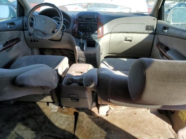 2005 Toyota Sienna XLE