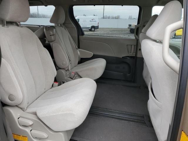 2013 Toyota Sienna LE