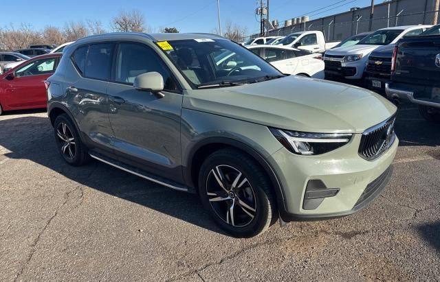 2023 Volvo XC40 Core