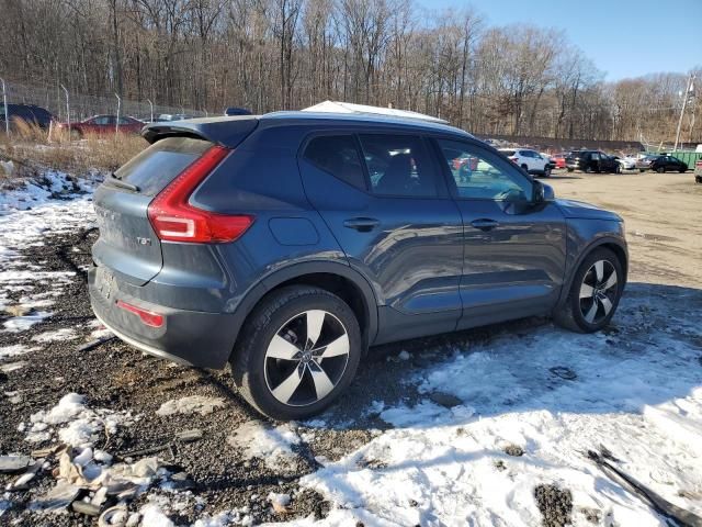 2021 Volvo XC40 T5 Momentum