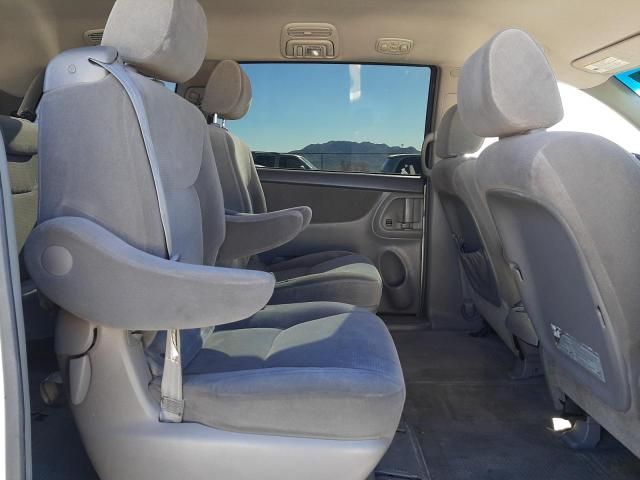 2005 Toyota Sienna CE