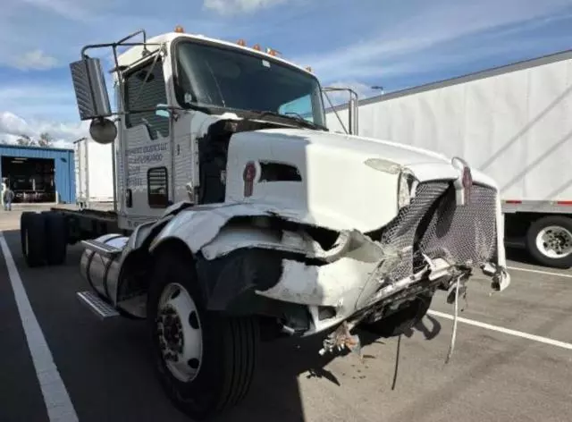 2020 Kenworth Construction T370