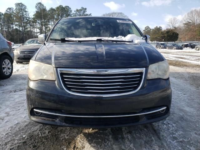 2014 Chrysler Town & Country Touring L