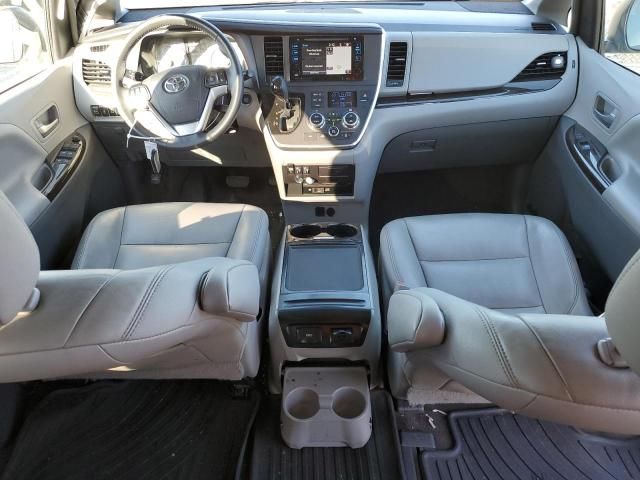 2017 Toyota Sienna XLE