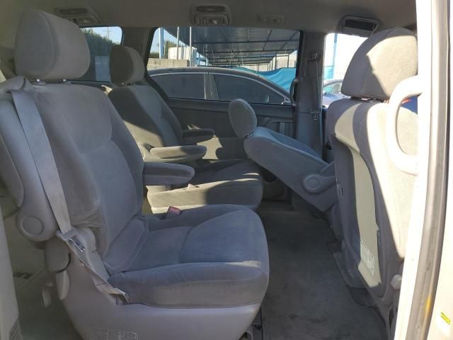 2004 Toyota Sienna CE