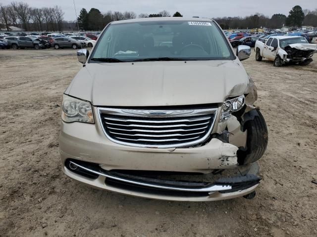 2013 Chrysler Town & Country Touring L