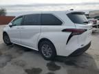 2022 Toyota Sienna LE