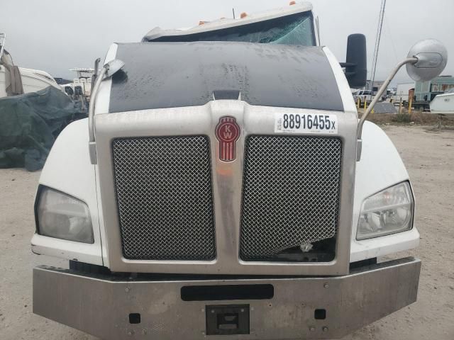 2019 Kenworth Construction T880