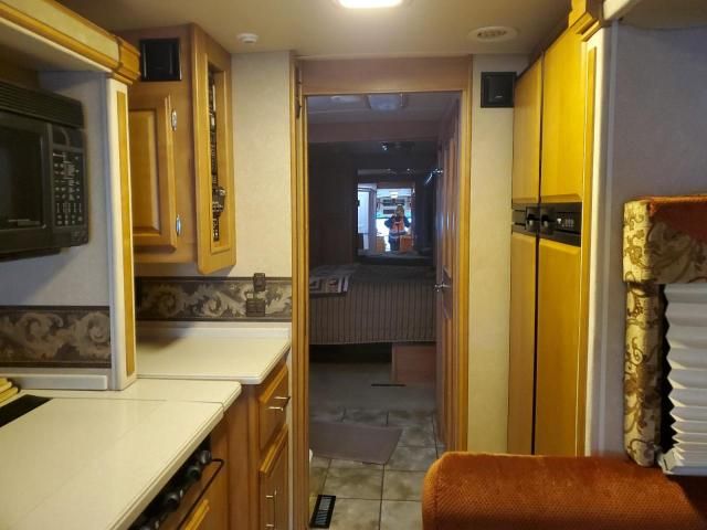 2006 Winnebago 2006 Freightliner Chassis X Line Motor Home