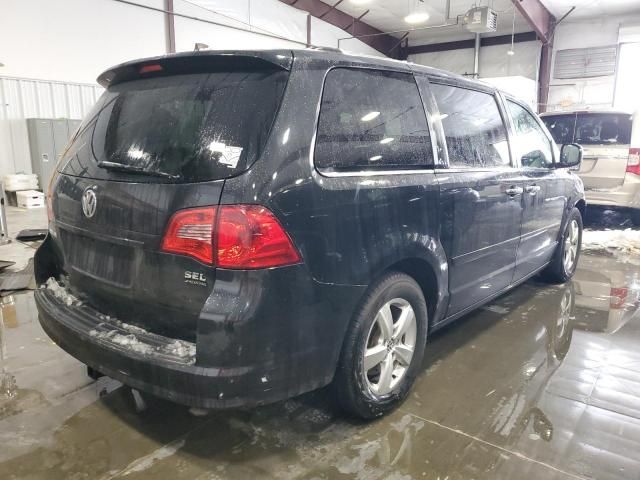 2014 Volkswagen Routan SEL Premium