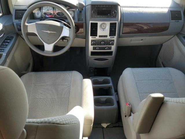 2010 Chrysler Town & Country LX