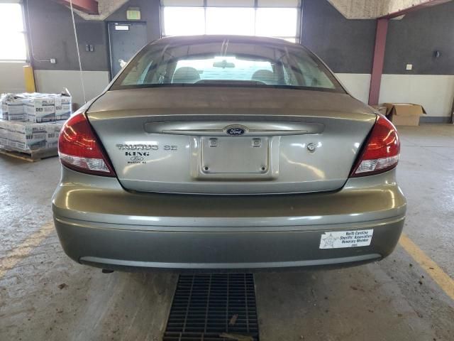 2004 Ford Taurus SE