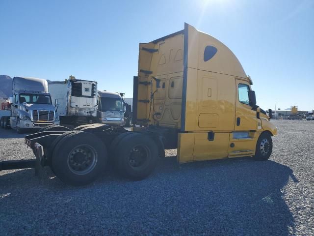 2020 Freightliner Cascadia 126