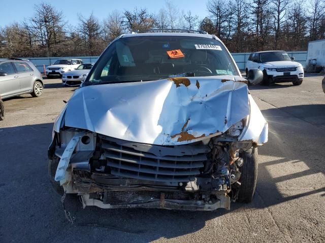 2005 Chrysler Town & Country LX