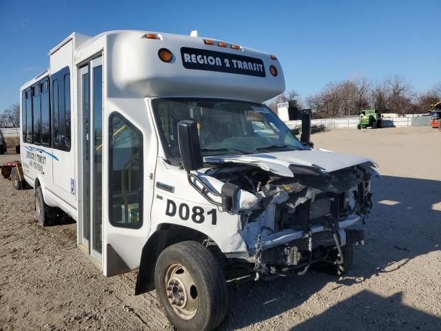 2016 Ford Econoline E450 Super Duty Cutaway Van