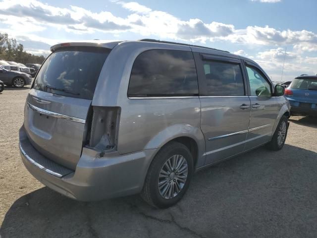 2014 Chrysler Town & Country Touring L