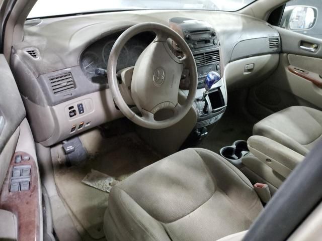 2004 Toyota Sienna XLE