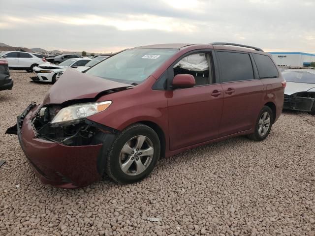 2018 Toyota Sienna LE