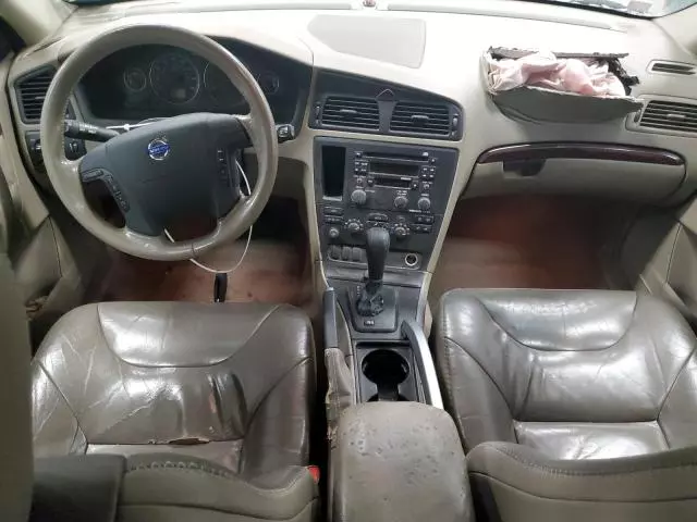 2004 Volvo XC70