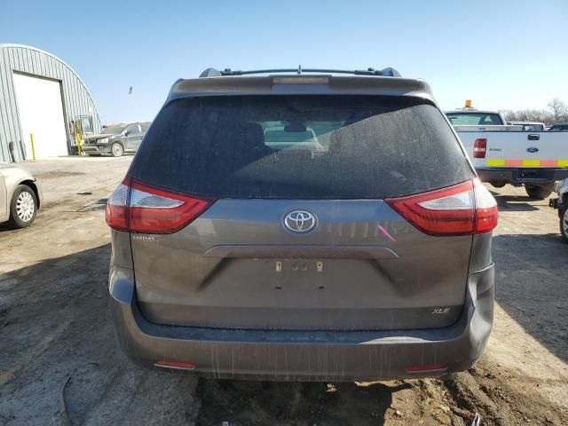 2018 Toyota Sienna XLE