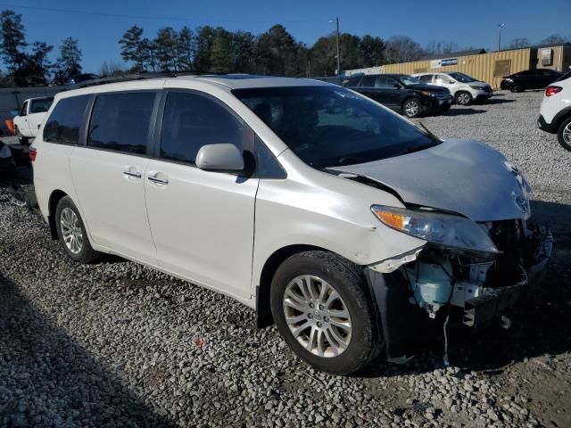 2017 Toyota Sienna XLE