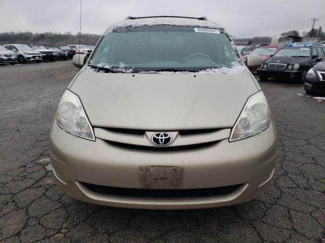 2010 Toyota Sienna XLE