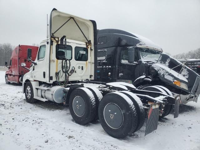 2019 Freightliner Cascadia 126