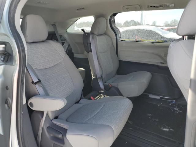 2021 Toyota Sienna LE