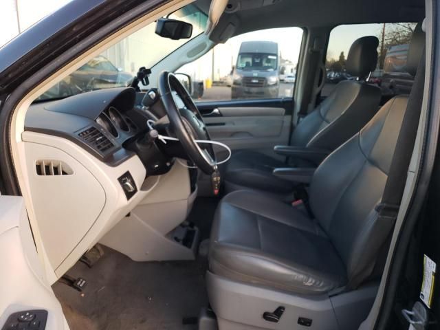 2011 Volkswagen Routan SE