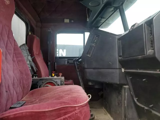 1997 Freightliner Conventional FLD120