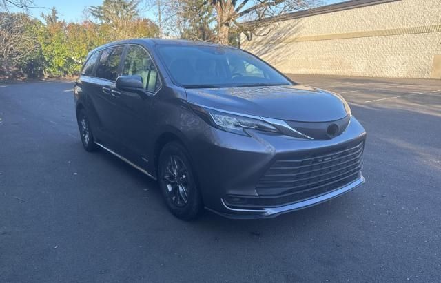 2021 Toyota Sienna LE