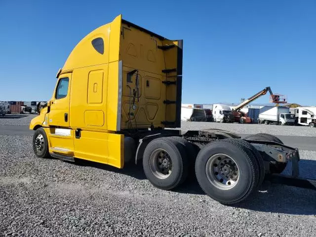 2020 Freightliner Cascadia 126