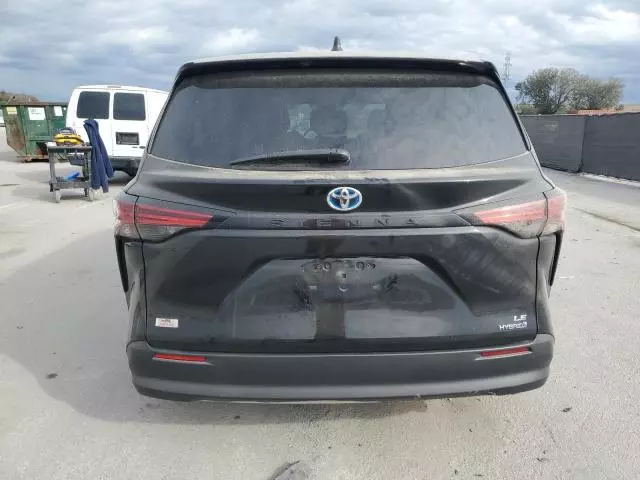 2021 Toyota Sienna LE