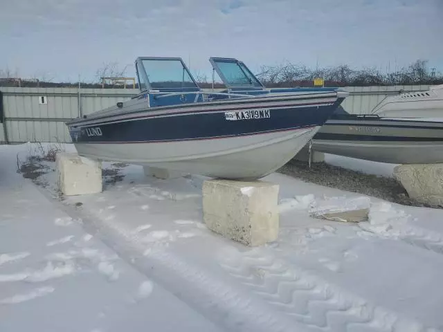 1990 Lund Boat