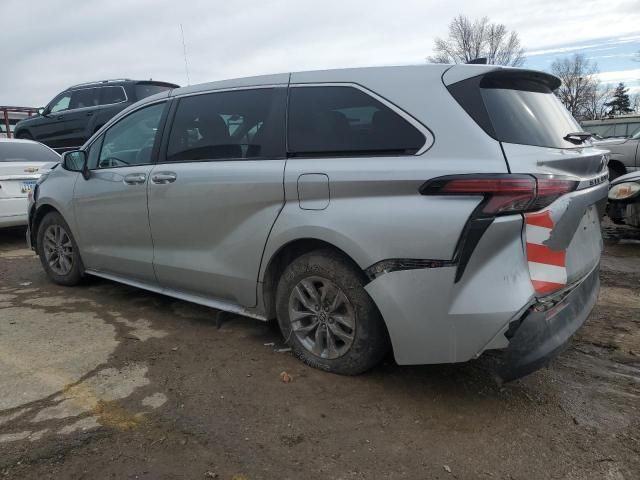 2022 Toyota Sienna LE