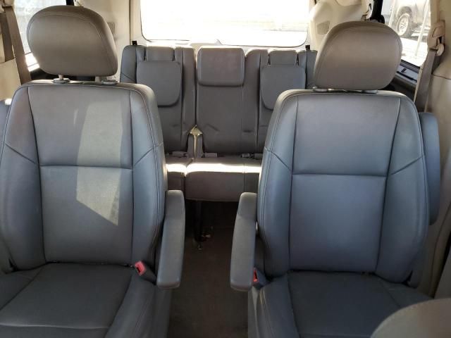 2012 Volkswagen Routan SE