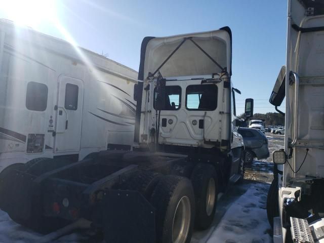 2016 Freightliner Cascadia 125