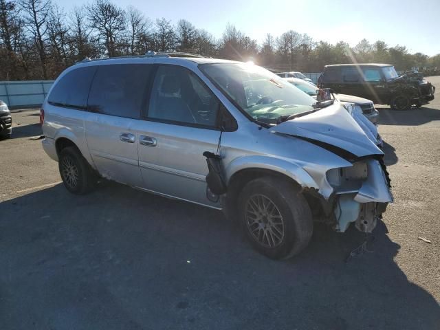 2005 Chrysler Town & Country LX