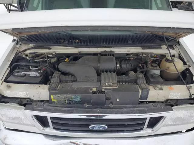 2003 Ford Econoline E450 Super Duty Cutaway Van