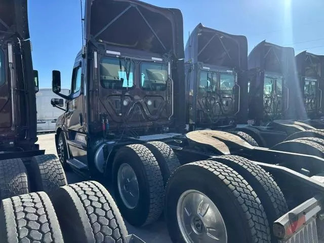 2018 Freightliner Cascadia 126