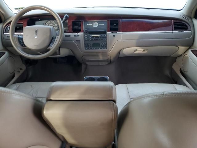 2005 Lincoln Town Car Signature