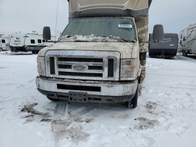 2013 Ford Econoline E450 Super Duty Cutaway Van