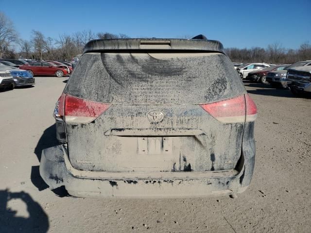 2011 Toyota Sienna LE