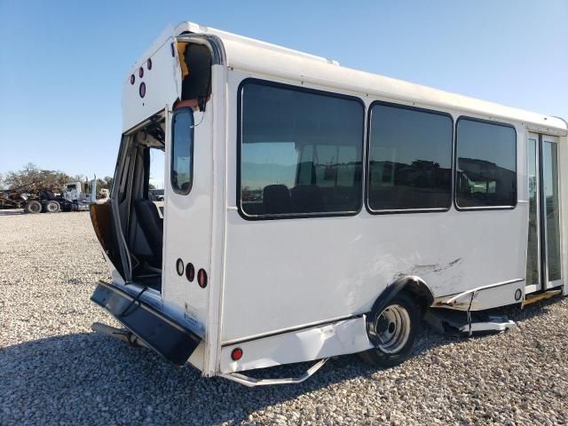 2021 Ford Econoline E450 Super Duty Cutaway Van