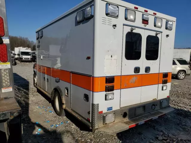 2017 Ford Econoline E450 Super Duty Cutaway Van