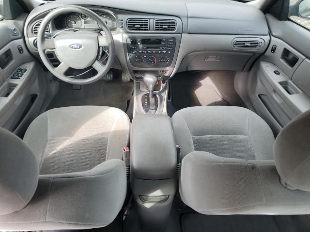 2004 Ford Taurus SE